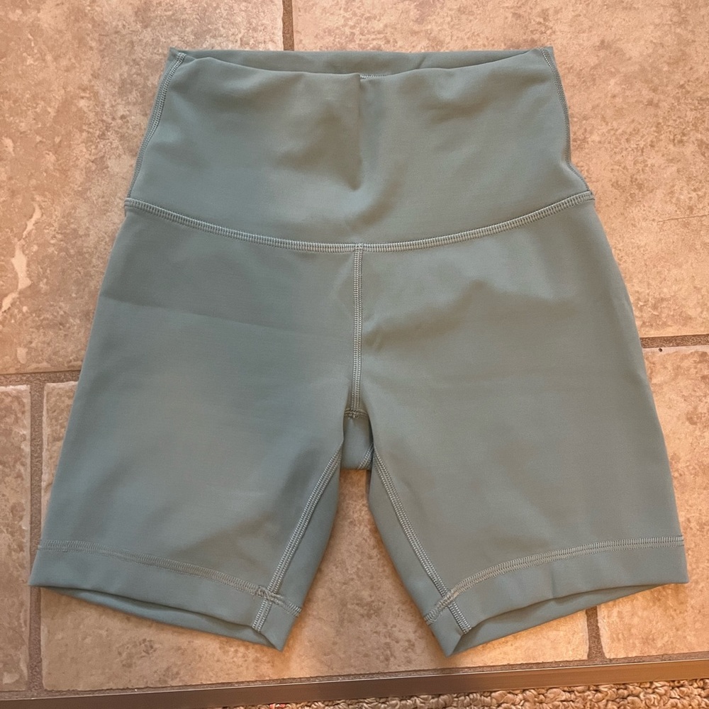 Lululemon Wunder Train High-Rise Short